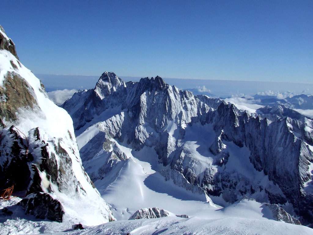 Gorotvorni procesi trajajo milijone let in ustvarjajo nagubana gorovja (vrh Lauteraarhorn v švicarskih Alpah).