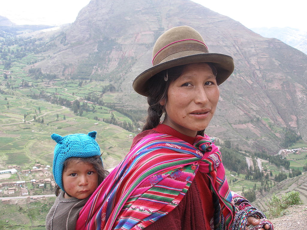 Kečujka z otrokom - Peru