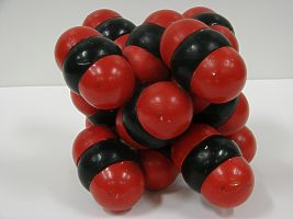 Model trdnega CO<sub>2</sub>
