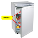 HLADILNIK1.png<>Hladilnik ostane zaprt zaradi magneta.