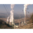 02_2_5_b3.jpg<>Industrija v ozračje spušča dim.